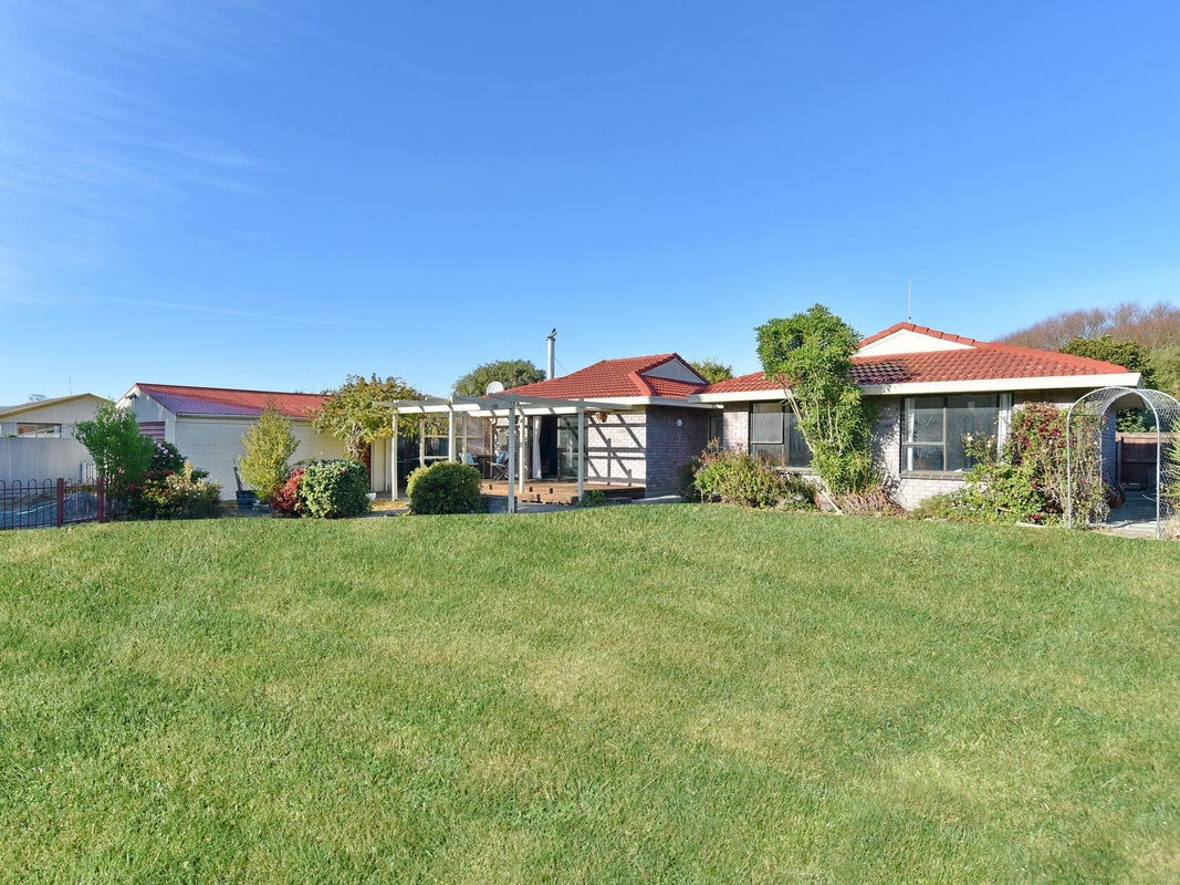 32 Millstream Drive, Lincoln, Lincoln - Carousel 2