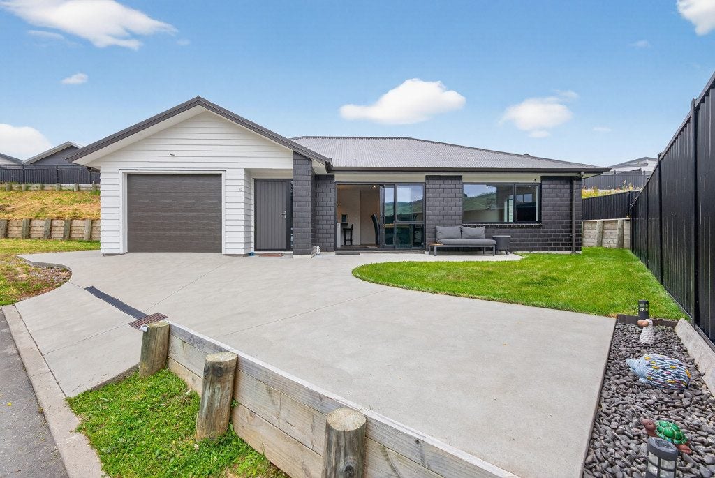 12 Rewarewa Way, Timberlea, Upper Hutt - Carousel 1