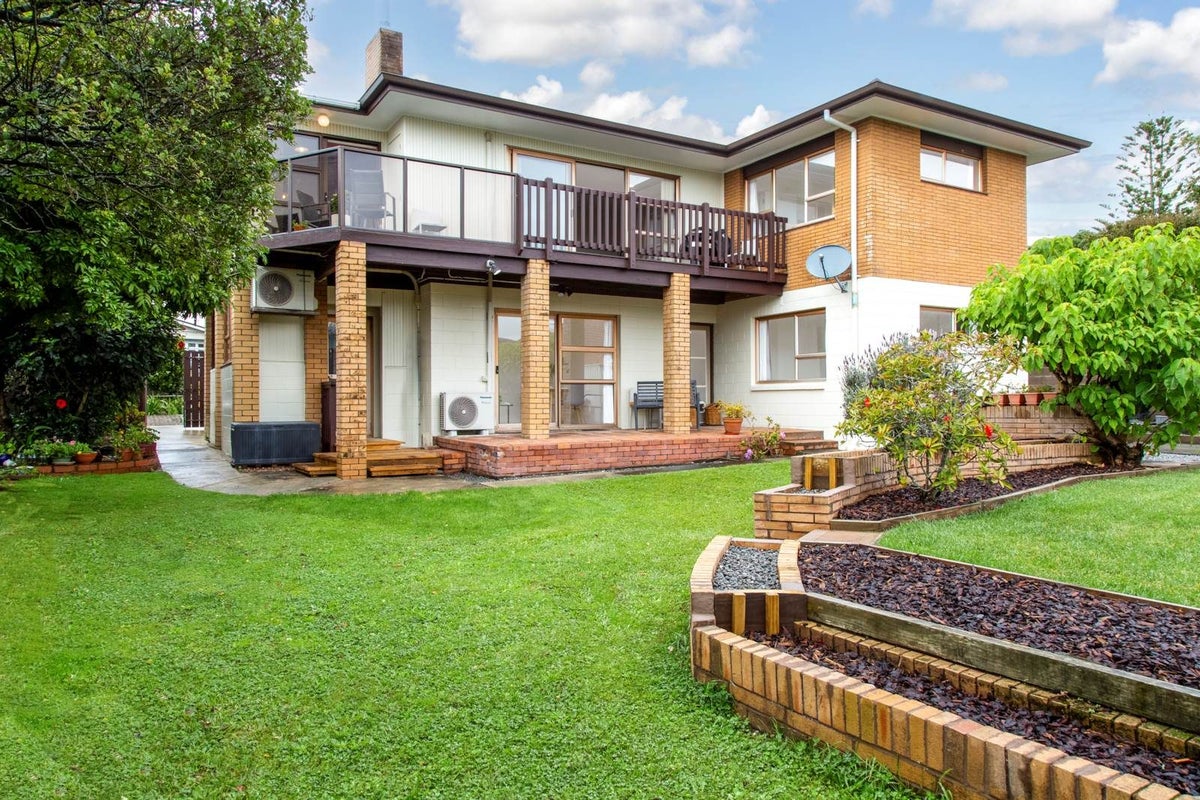 77 Bollard Avenue, New Windsor, Auckland - Carousel 1