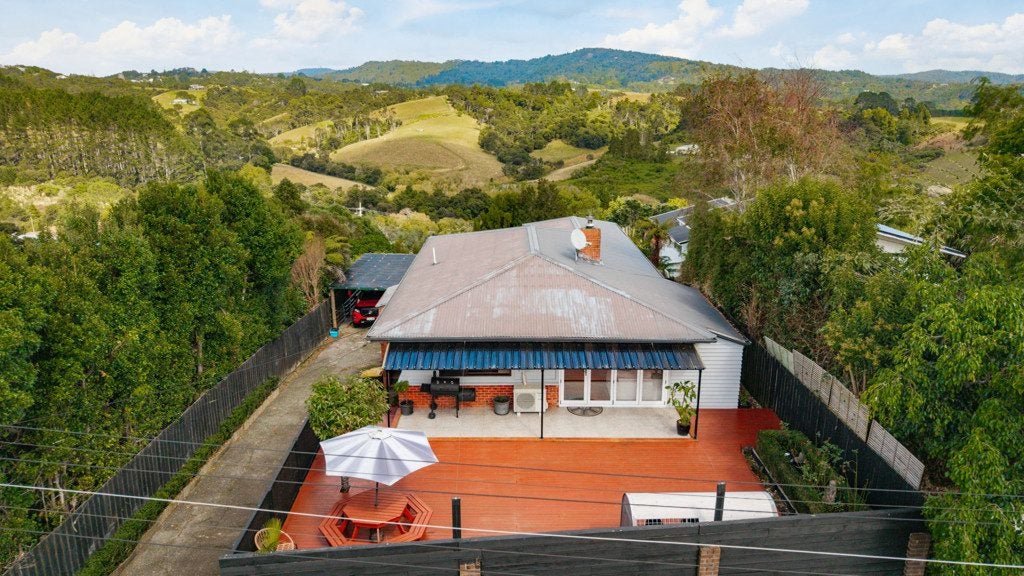 9 Burnham Road, Waitakere, Auckland - Carousel 2