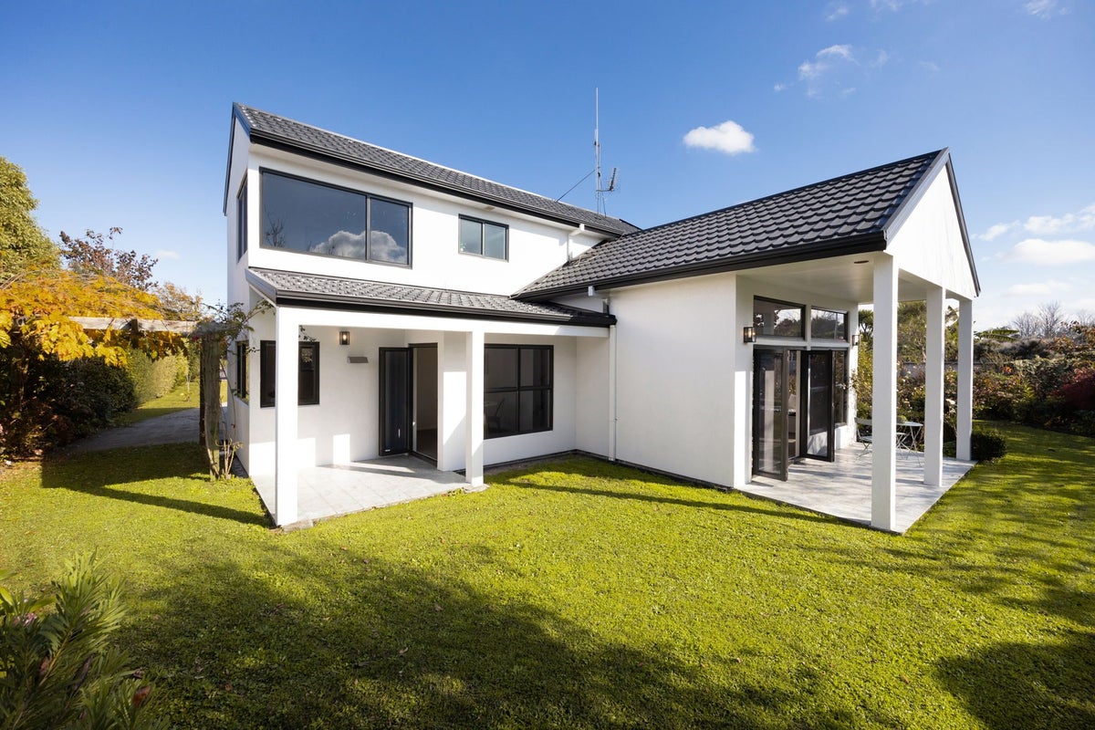 46 Heritage Avenue, Chartwell, Hamilton - Carousel 1