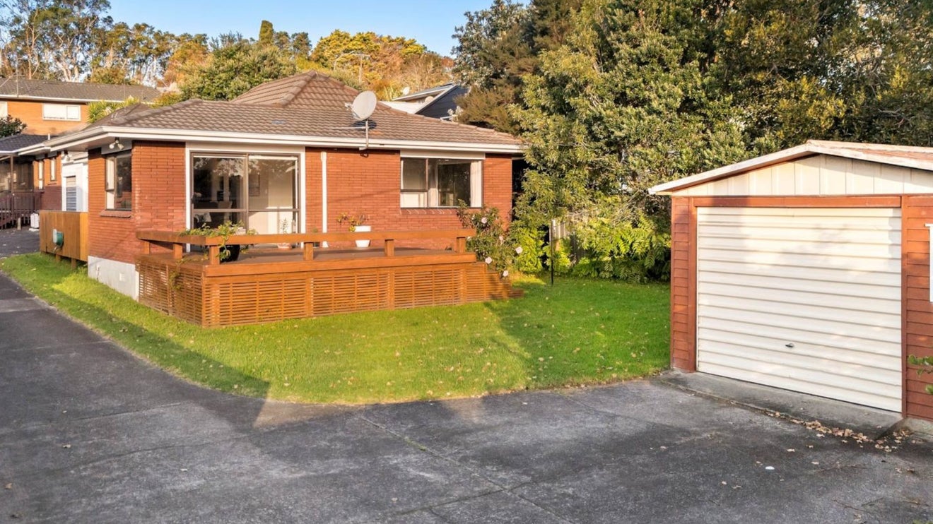 1/4A Manuka Road, Glenfield, Auckland - Carousel 1
