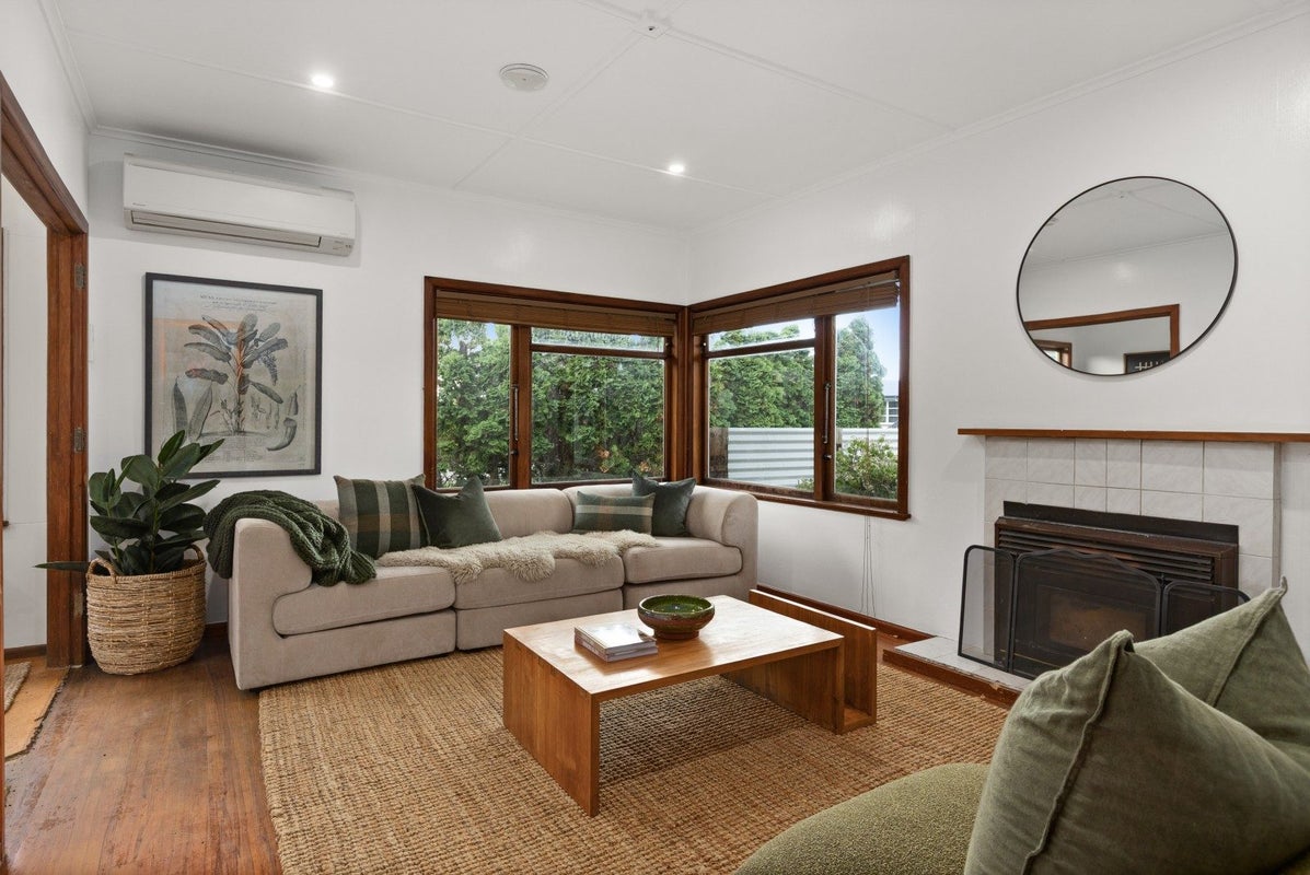 809 Maitland Crescent, Mayfair, Hastings - Carousel 1