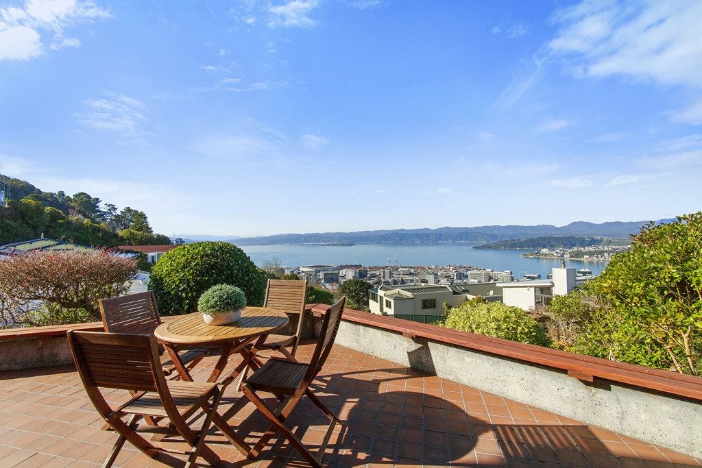 5 Mataroa Avenue, Northland, Wellington - Carousel 1