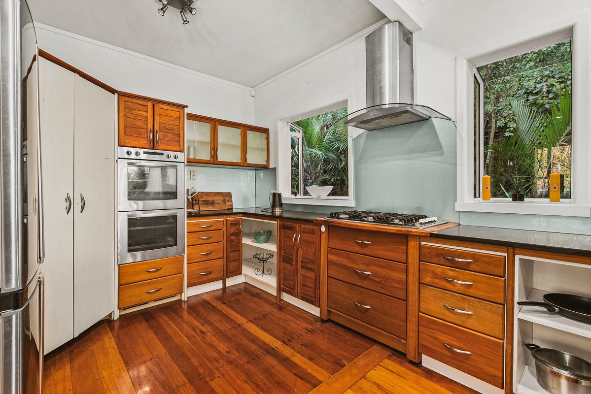 19 Burns Road, Hospital Hill, Napier - Carousel 1