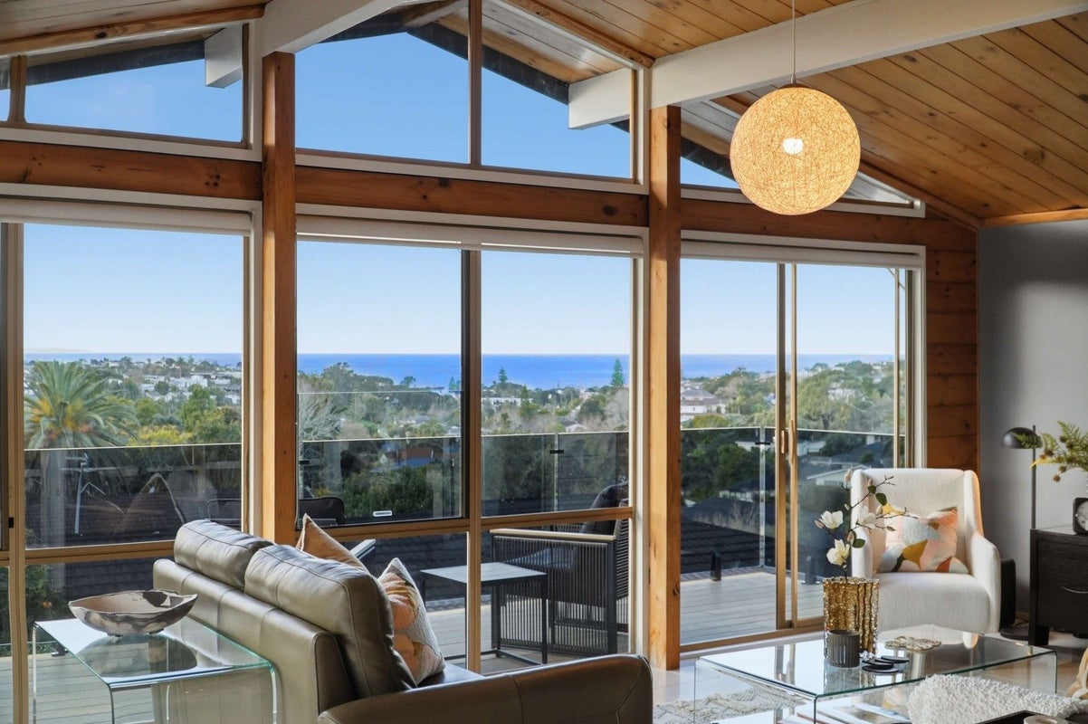 11 Kiri Place, Mairangi Bay, Auckland - Carousel 1