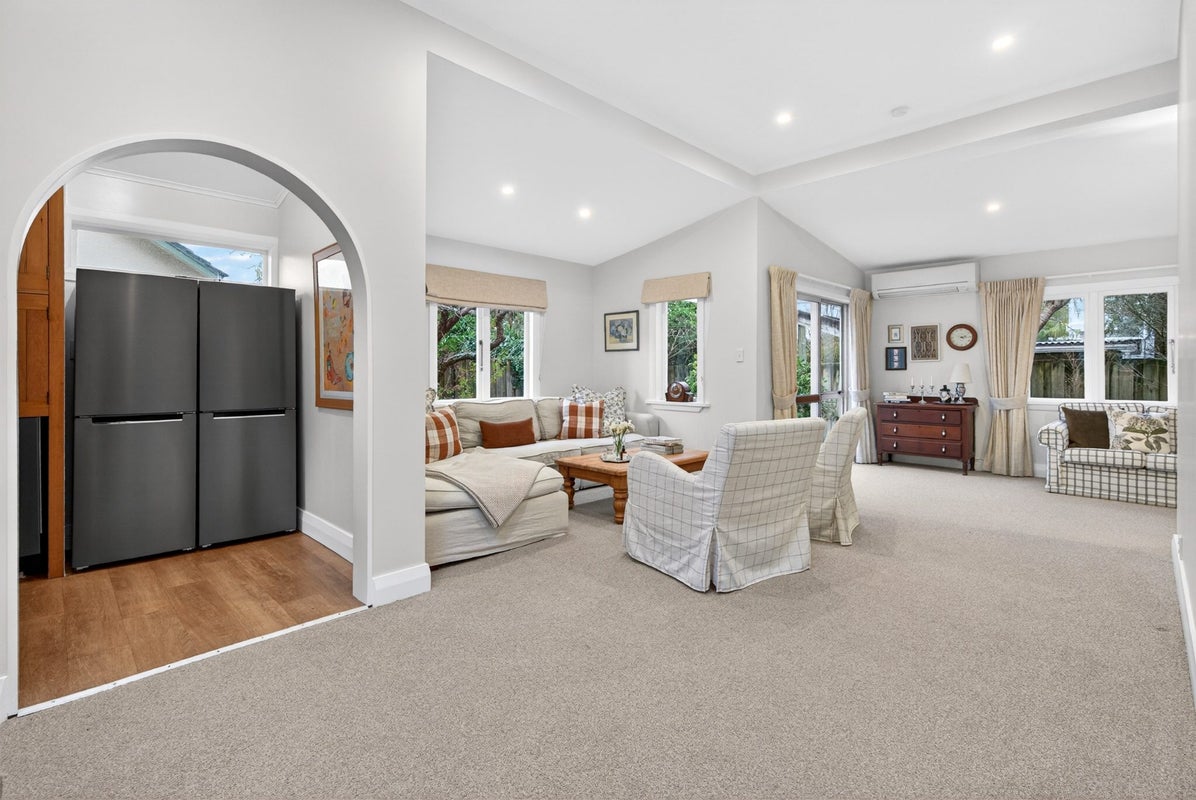 2 Ngaio Street, Eastbourne, Lower Hutt - Carousel 2