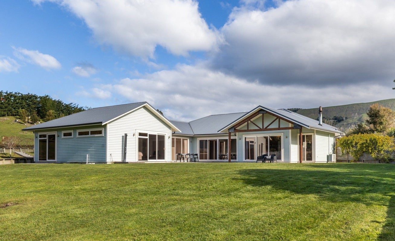 23 Waipuka Road, Waimarama, Havelock North - Carousel 1