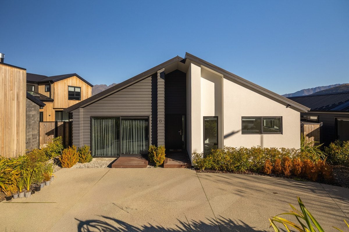 5 Bannister Street, Jacks Point, Queenstown - Carousel 34