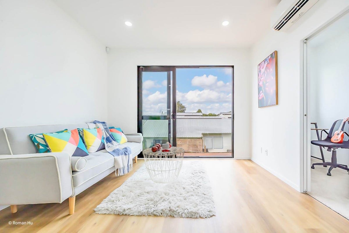 1B Edwards Avenue, Henderson, Auckland - Carousel 1