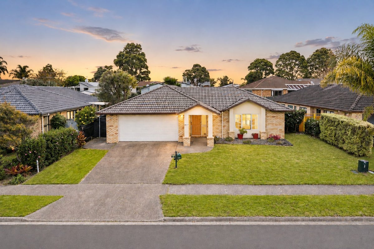22 Belfry Place, Wattle Downs, Auckland - Carousel 1
