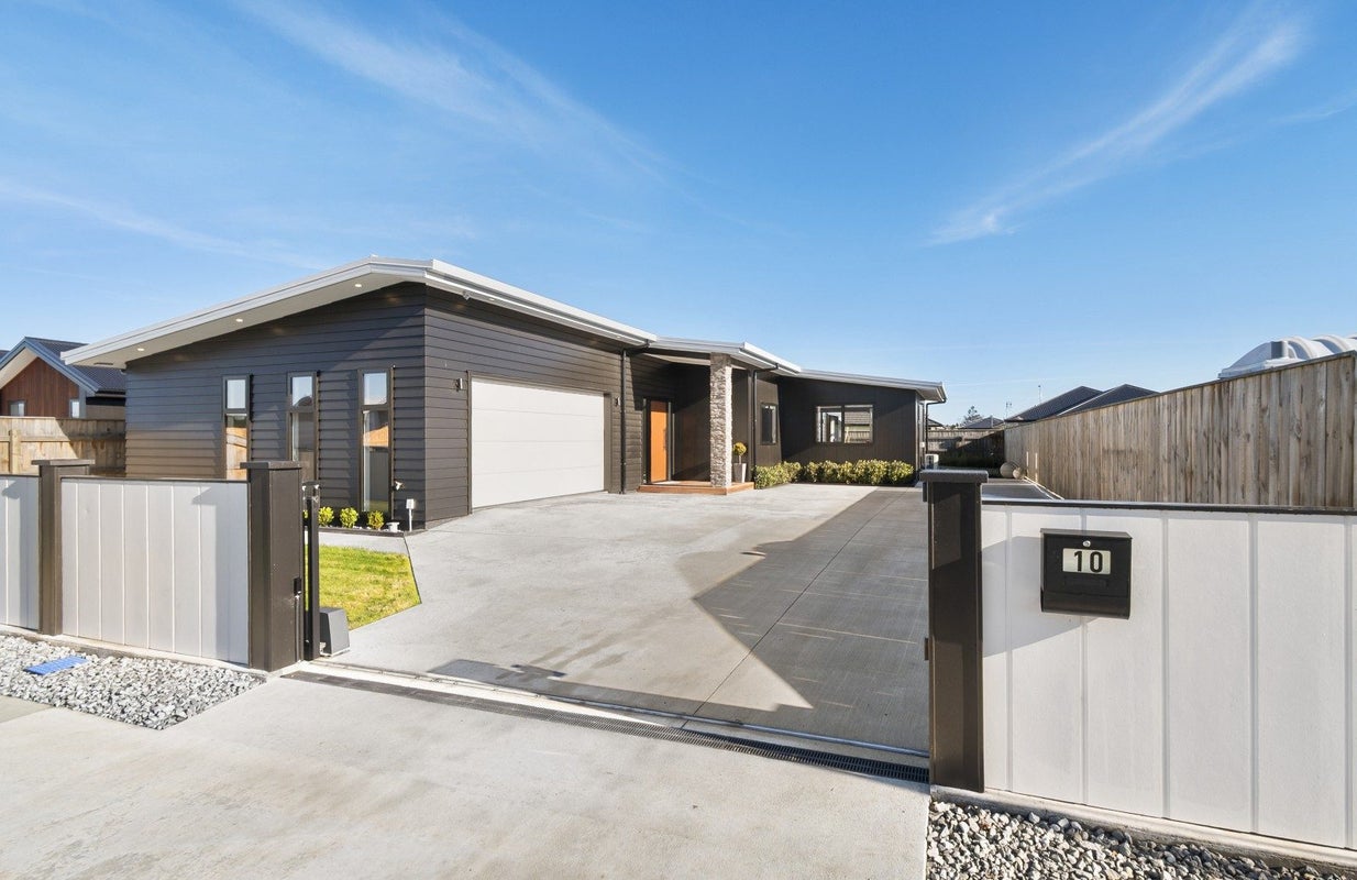 10 Kanzan Grove, Maewa, Feilding - Carousel 1