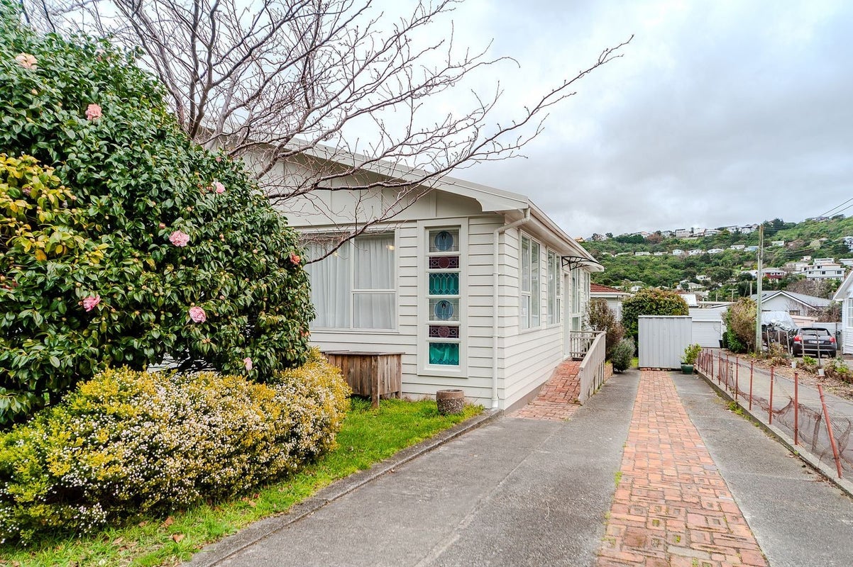 111 Darlington Road, Miramar, Wellington - Carousel 1