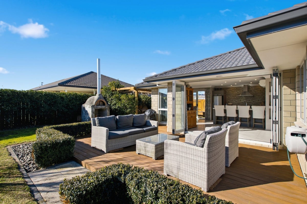 8 Horokaka Place, Papamoa Beach, Papamoa - Carousel 1