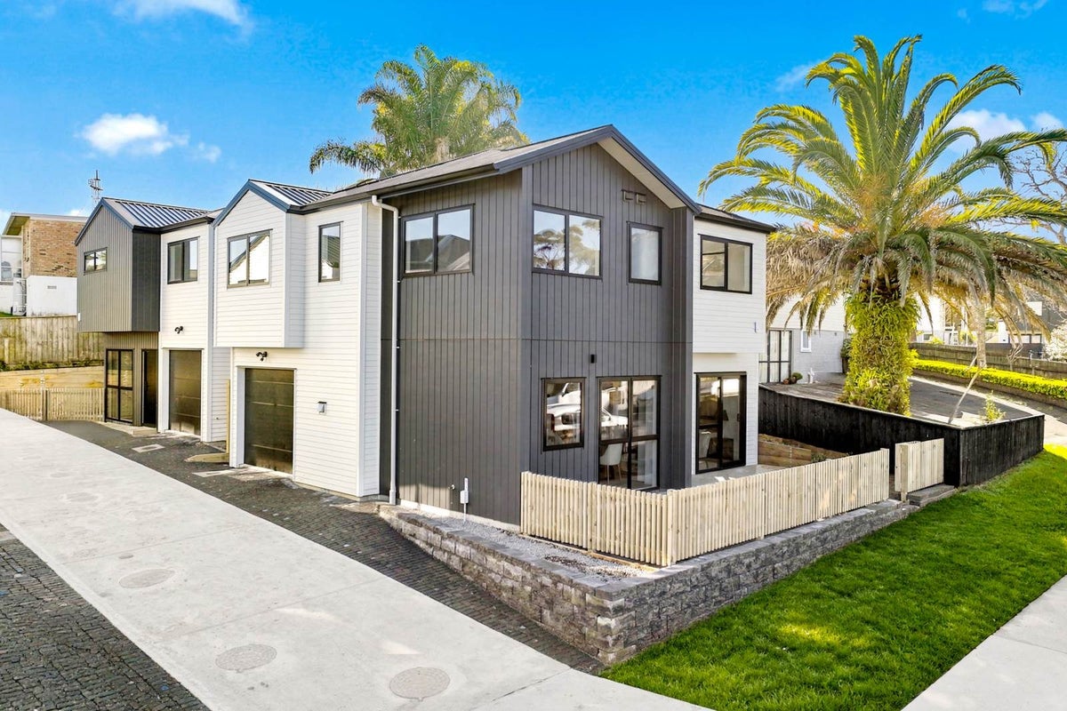 84 Marlborough Avenue, Glenfield, Auckland - Carousel 2