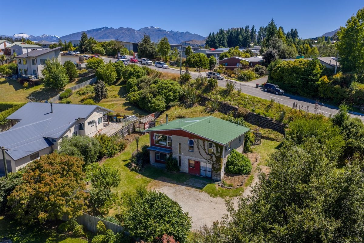 110 Hedditch Street, Wanaka - Carousel 1