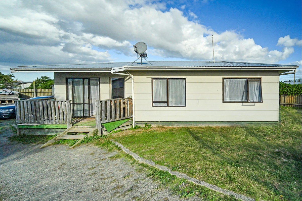 2 Arklow Place, Flaxmere, Hastings - Carousel 1