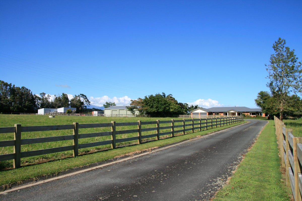 550 Mountain Road, Lepperton, New Plymouth - Carousel 1