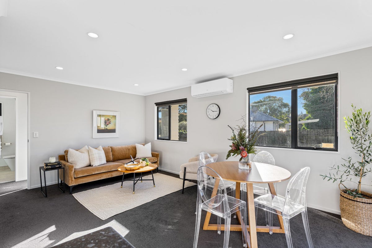70 Glen Road, Ranui, Auckland - Carousel 2