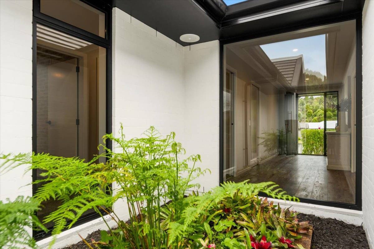 87 Pakanga Grove, Pyes Pa, Tauranga - Carousel 1