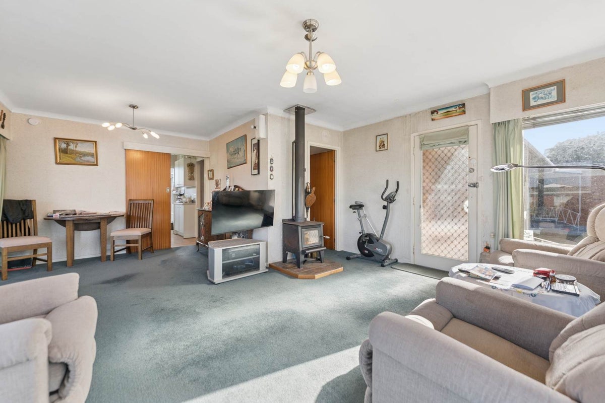 1/5 Evelyn Place, Hillcrest, Auckland - Carousel 2