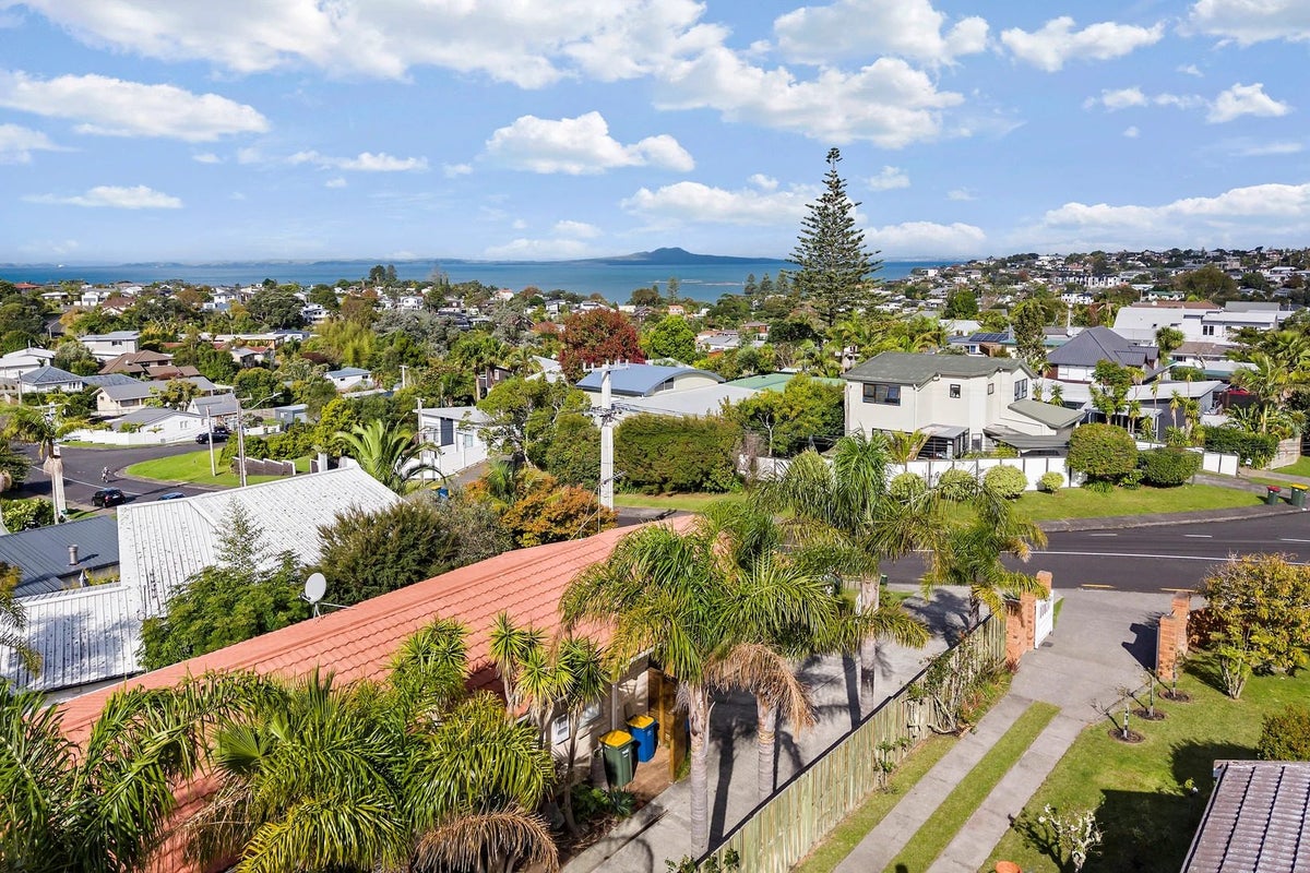 59 Killarney Avenue, Torbay, Auckland - Carousel 1