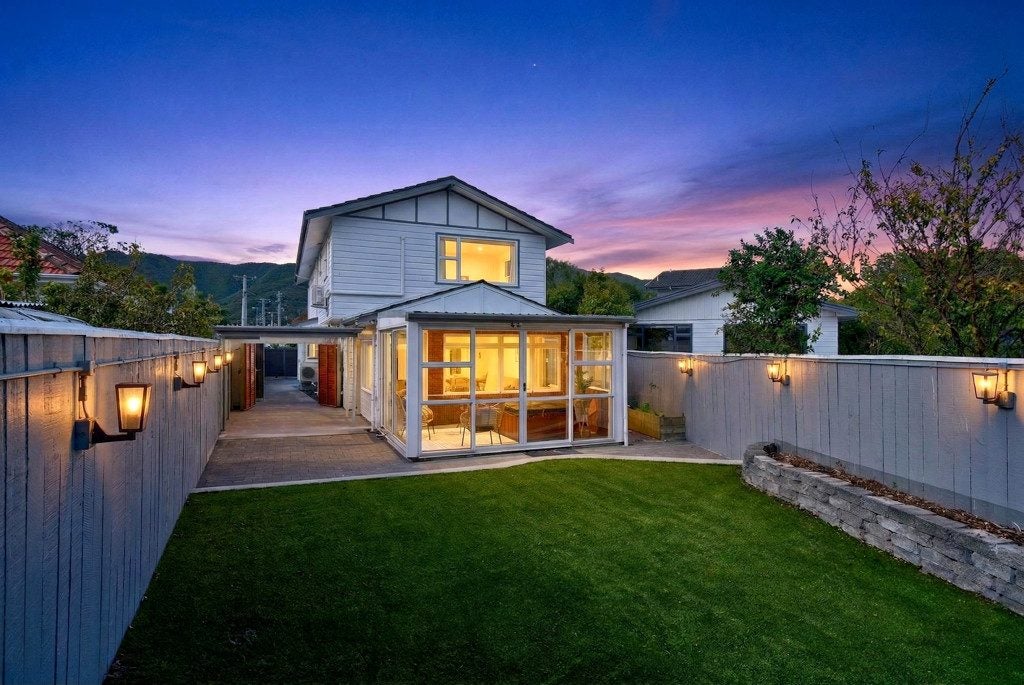 82 Oxford Terrace, Epuni, Lower Hutt - Carousel 1