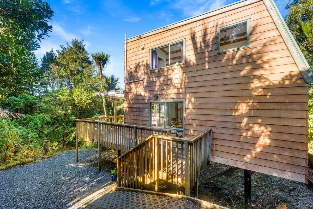 281 Huia Road, Titirangi, Auckland - Carousel 2