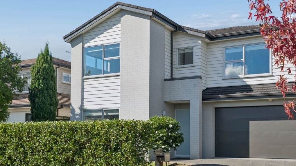 6 Lorenzo Way, Flat Bush, Auckland - Carousel 1