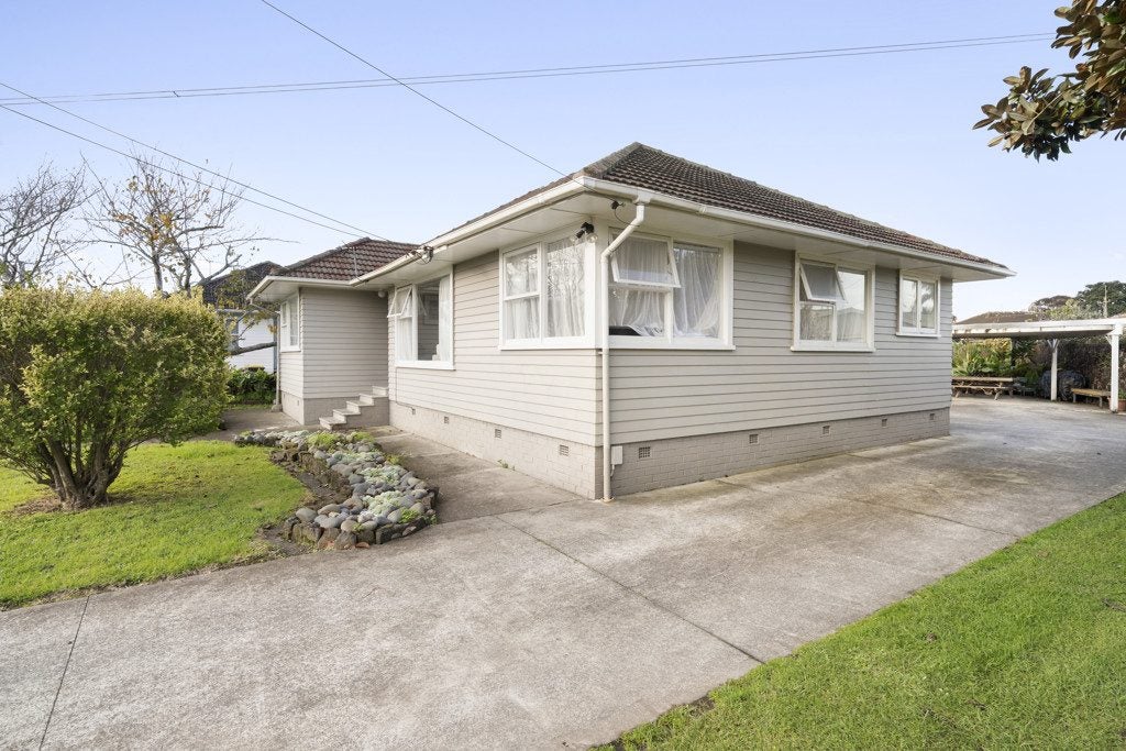 65 Ashton Avenue, Otara, Auckland - Carousel 1