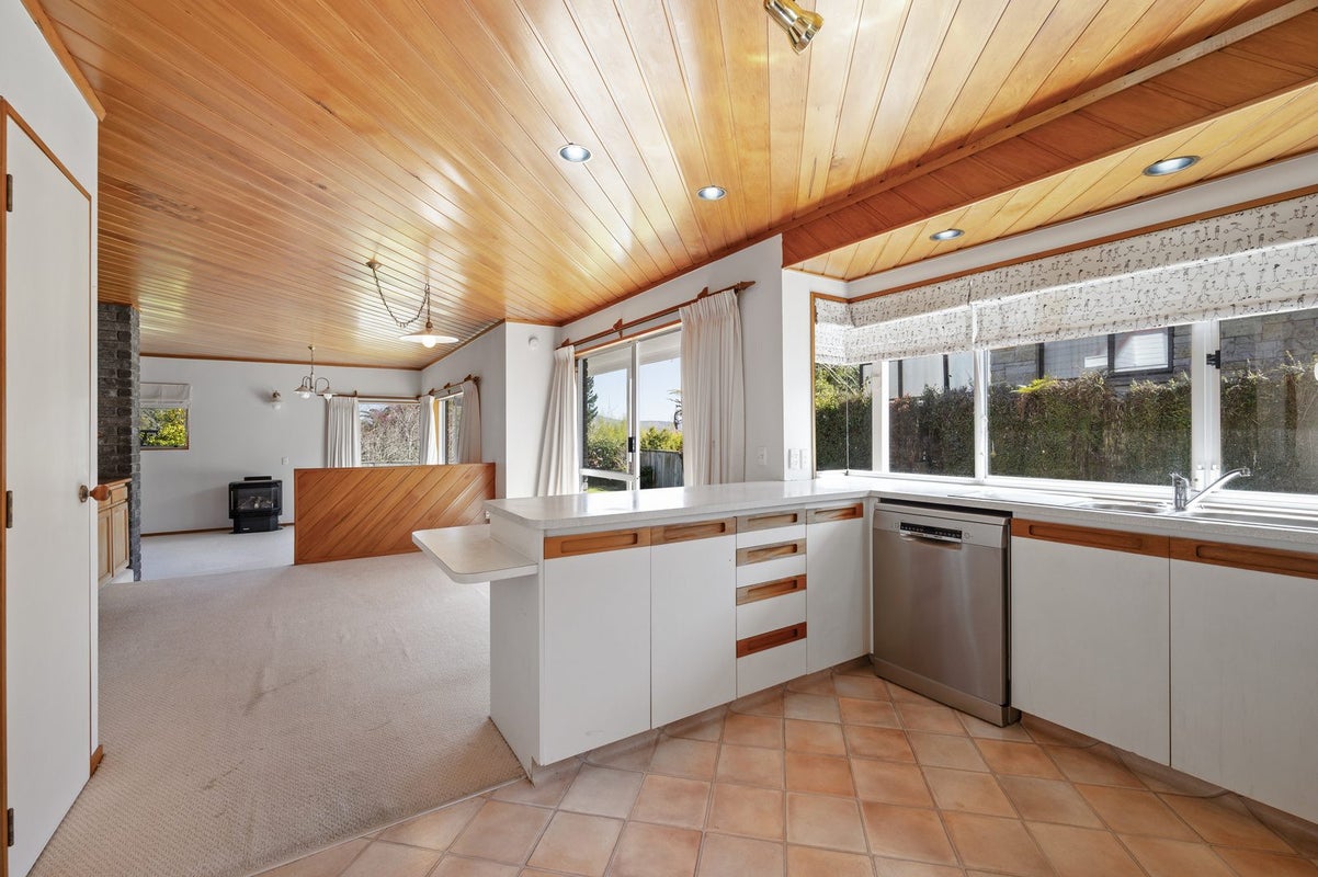 14 Walford Drive, Lynmore, Rotorua - Carousel 2