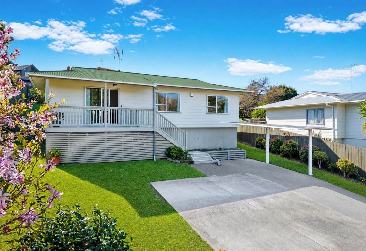 42 Trias Road, Totara Vale, Auckland - Carousel 1