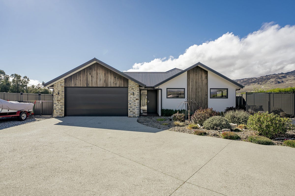 16 Pegasus Court, Mount Pisa, Cromwell - Carousel 1