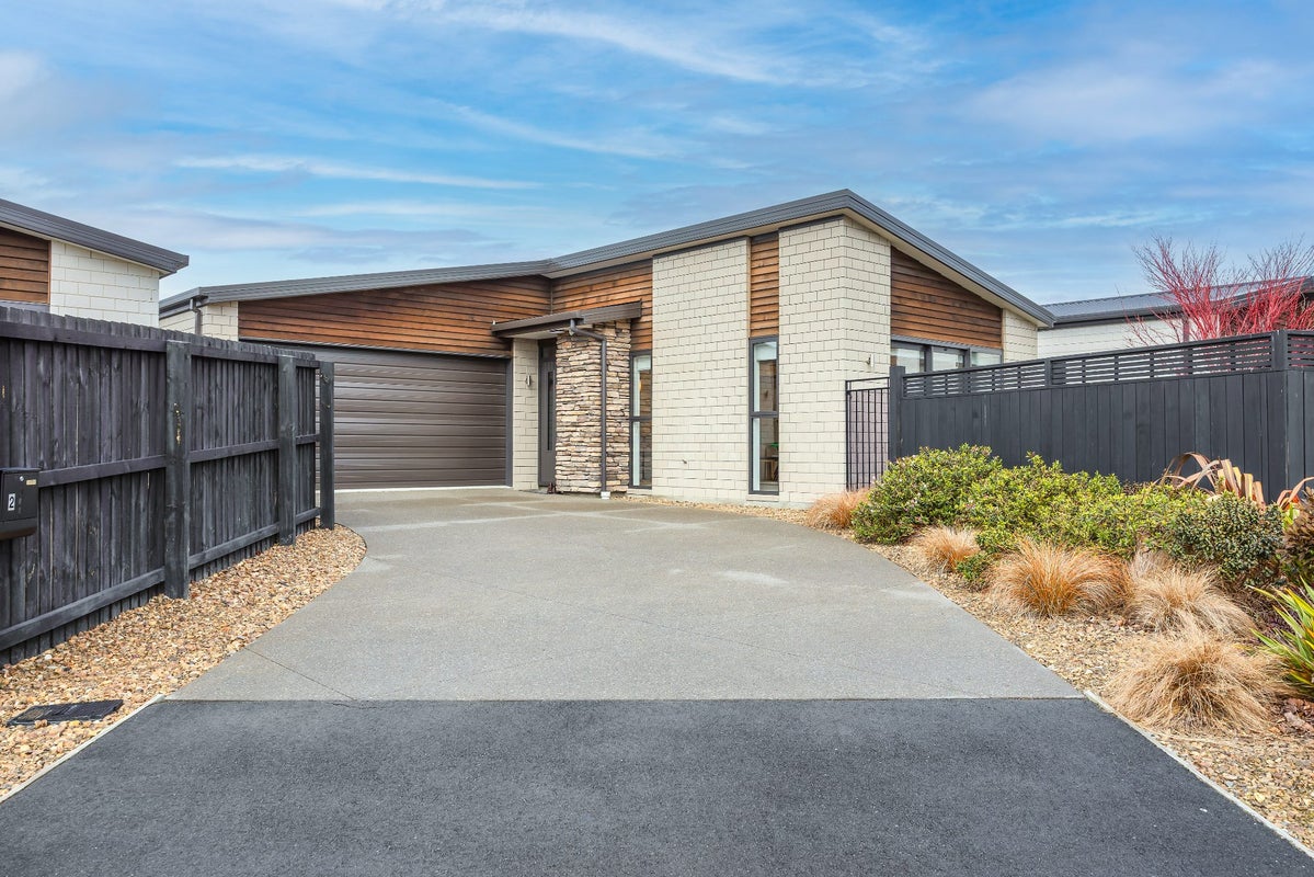 2 Lussa Close, Broomfield, Christchurch - Carousel 1