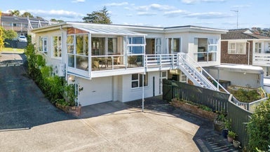 21 Stapleford Crescent, Browns Bay, Auckland - Carousel 1