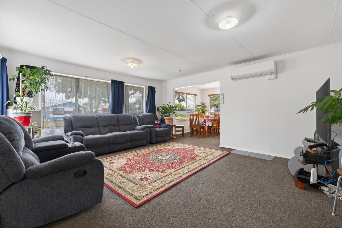 19 Stillwater Place, Westbrook, Palmerston North - Carousel 2