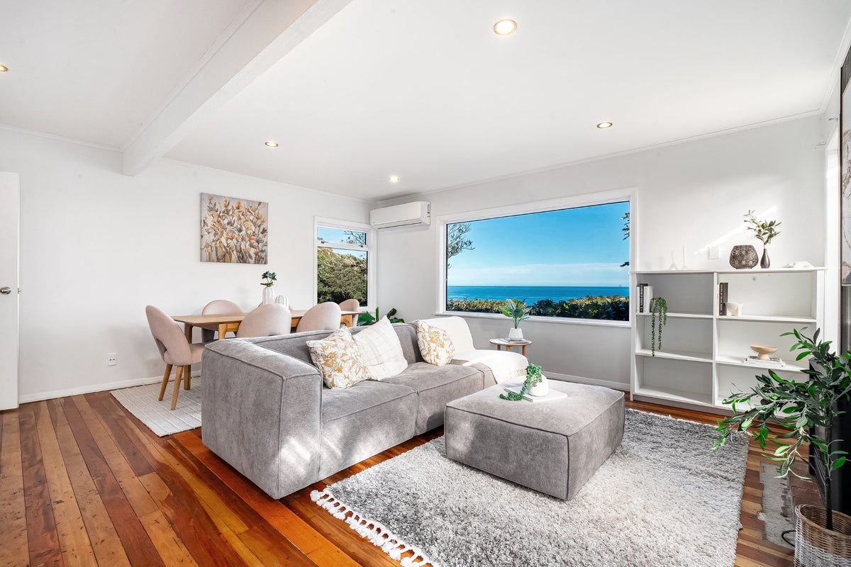 142 Severn Street, Island Bay, Wellington - Carousel 1