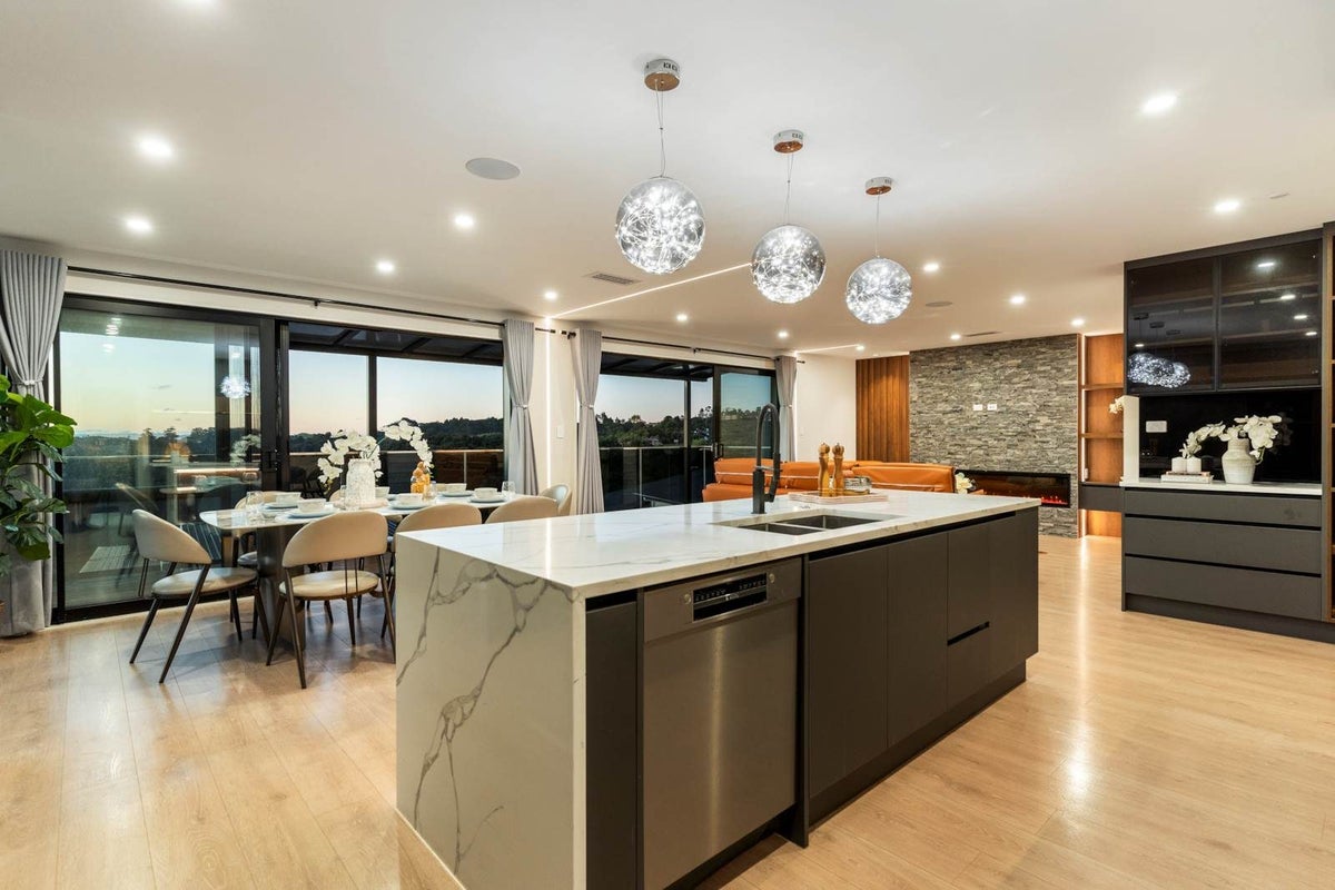 20 Jabal Crescent, Totara Park, Auckland - Carousel 1