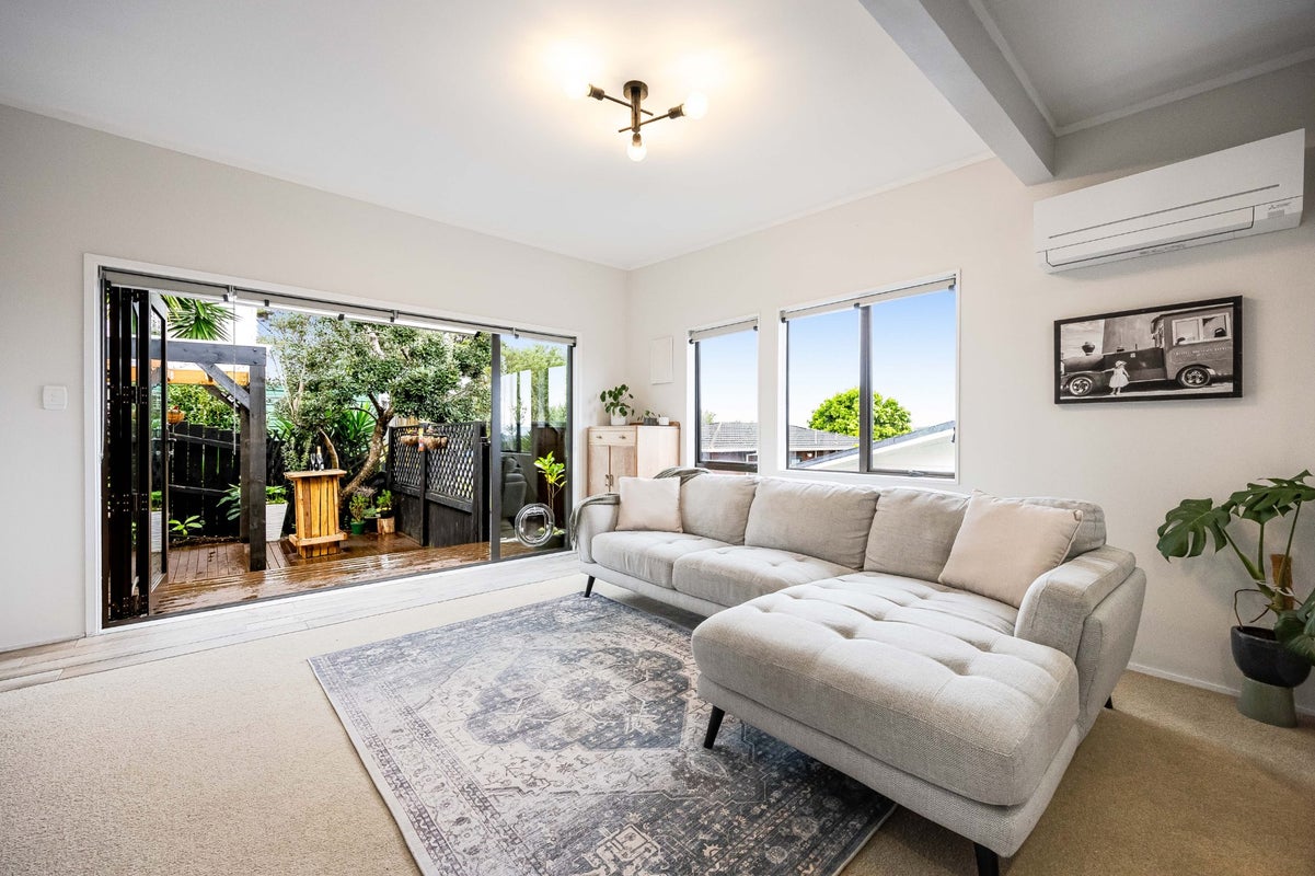 2/5 Witheford Drive, Bayview, Auckland - Carousel 2
