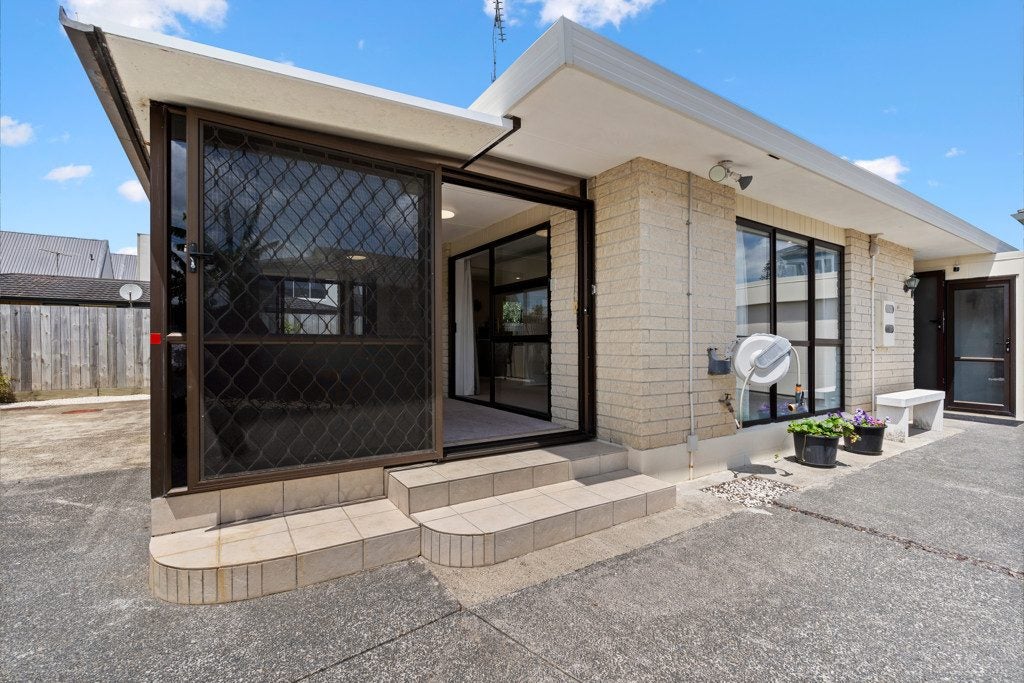 2/4 Edward Avenue, Orewa, Orewa - Carousel 25