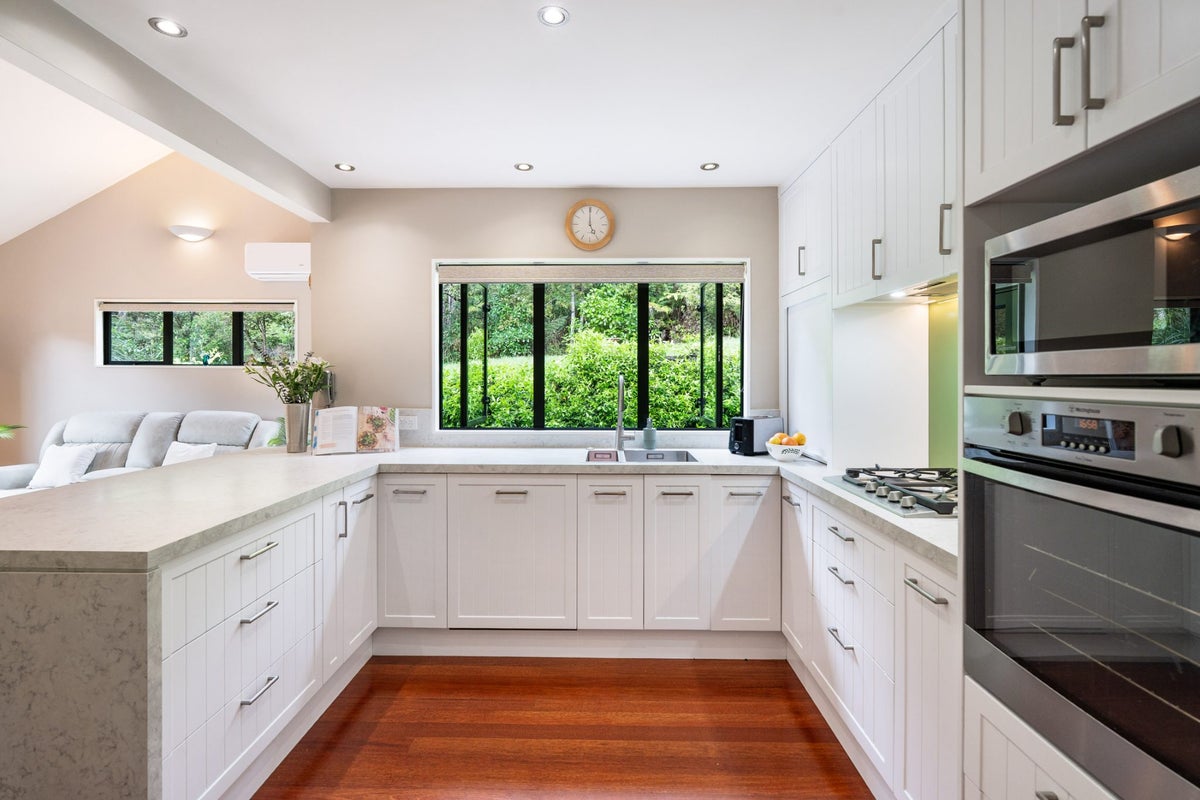 18 Daldys Bush Lane, Bayview, Auckland - Carousel 2