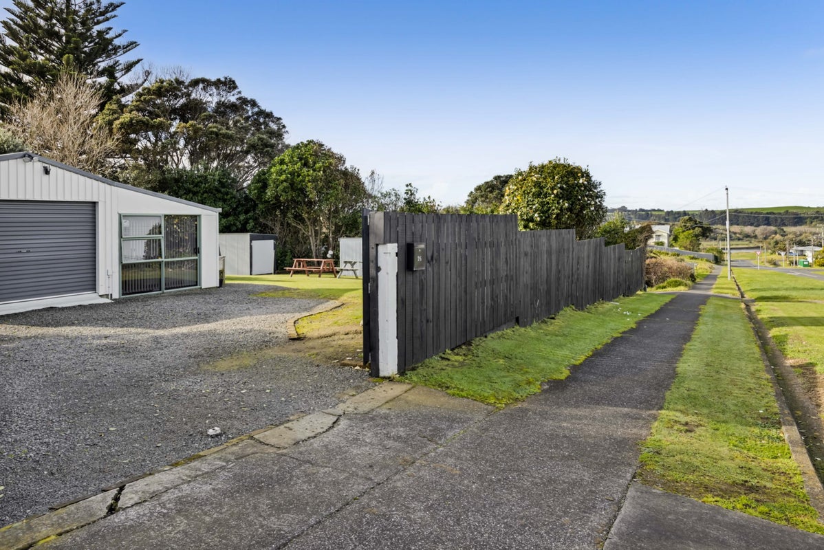 26 Leicester Street, Patea - Carousel 32