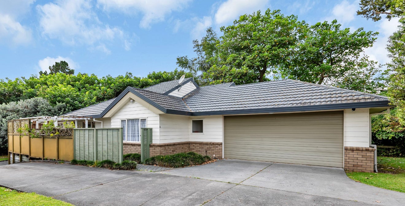17D Bernard Street, Avenues, Whangarei - Carousel 1