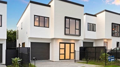 29 Whiteywood Street, Westgate, Auckland - Carousel 1