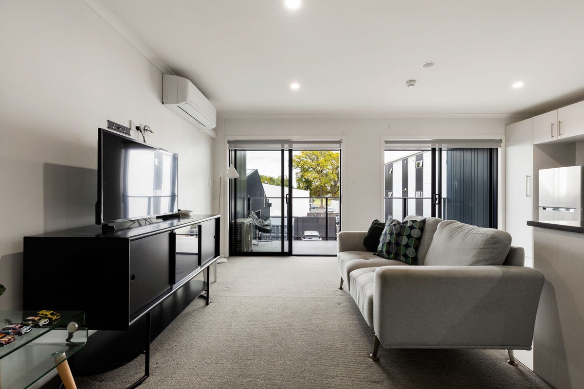 9/13 Vialou Street, Hamilton Central, Hamilton - Carousel 2