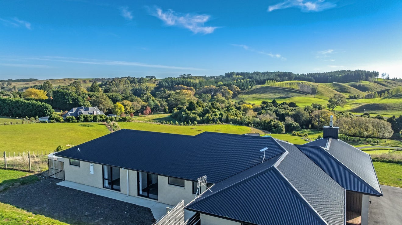 46 Fry Road, Halcombe, Halcombe - Carousel 1