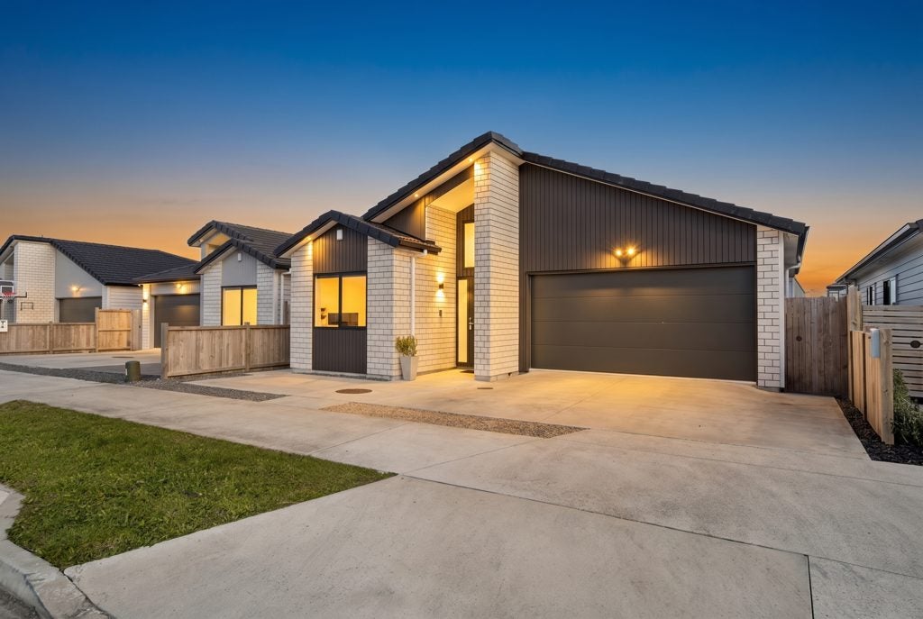 15 Bannockburn Road, Opaheke, Papakura - Carousel 1