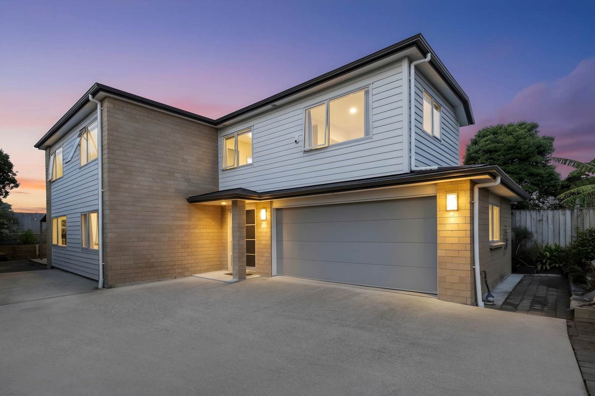 38C Fairdene Avenue, Henderson, Auckland - Carousel 1