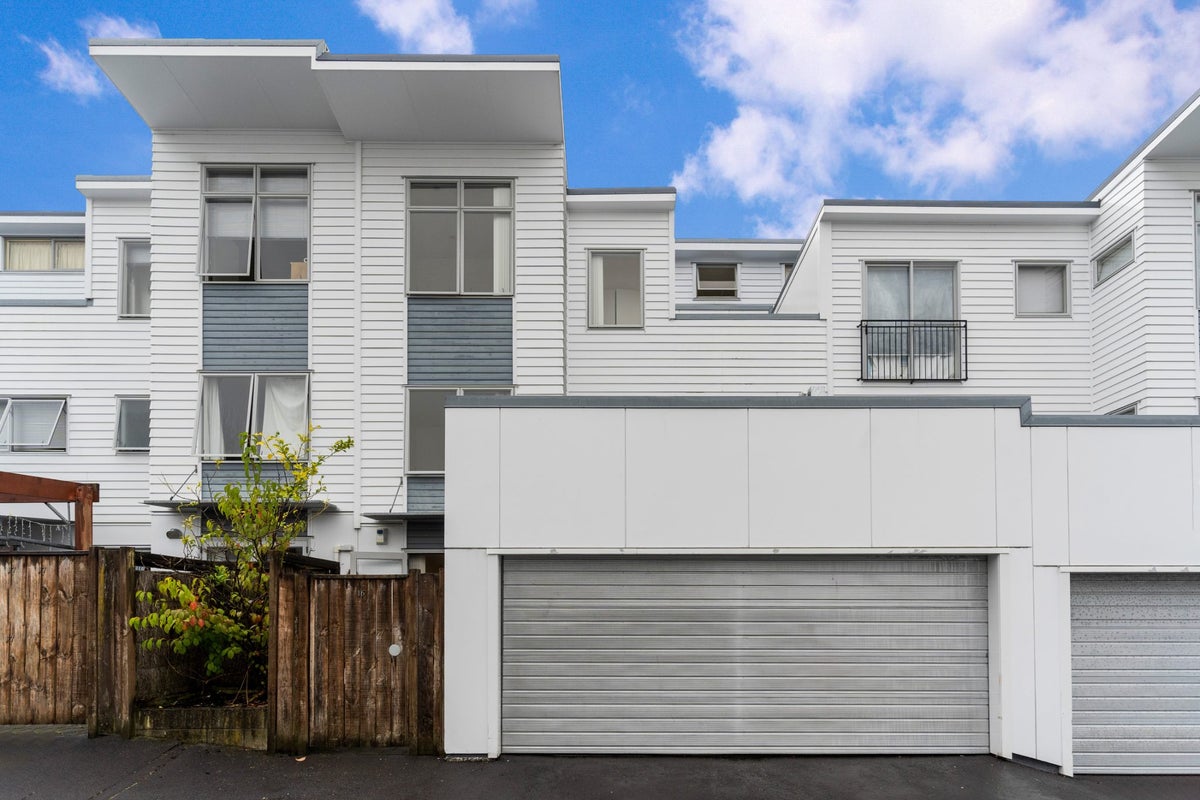 16/3 Wagener Place, Mount Albert, Auckland - Carousel 1