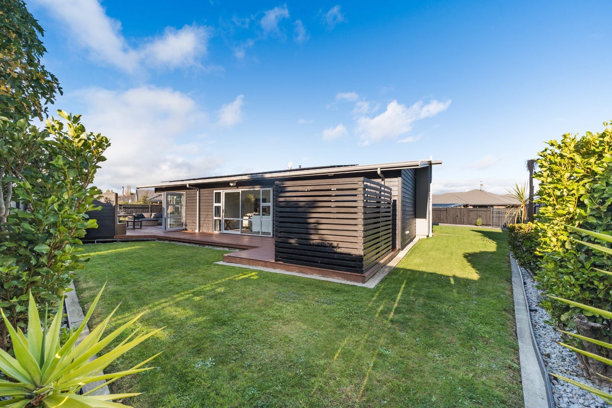 26 Chestnut Close, Kelvin Grove, Palmerston North - Carousel 31